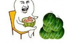 小孩娱乐吃瓜
